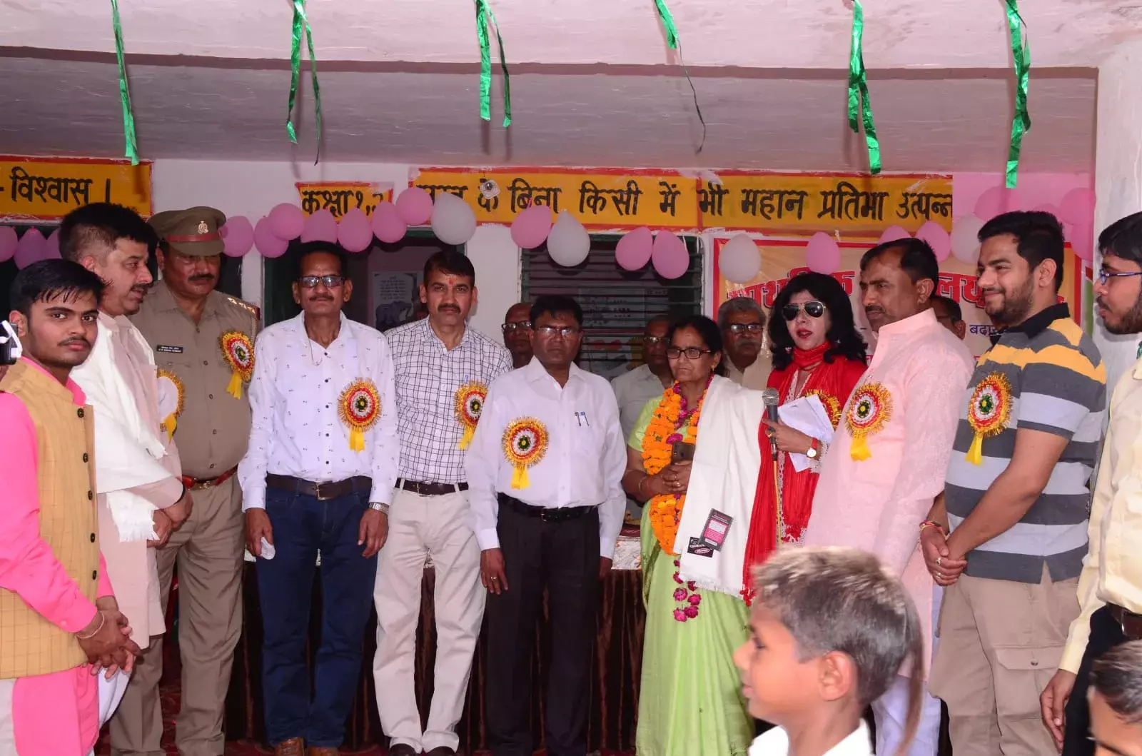 प्रधानाध्यापक कुमुदिनी चौहान के सम्मान में आयोजित विदाई समारोह