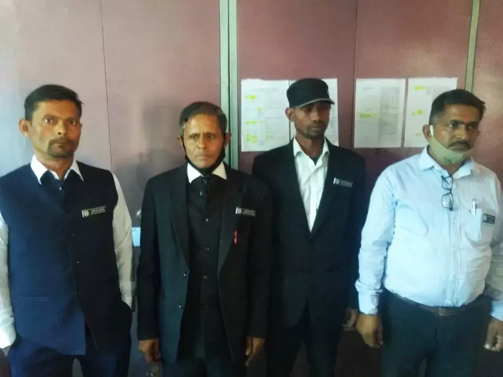 рдЖрдЧрд░рд╛ : рдлрд░реНрдЬреА рдордЬрд┐рд╕реНрдЯреНрд░реЗрдЯ рдмрдирдХреЗ рдХреЙрд▓реЗрдЬ рдХрд╛ рд╕реНрдЯреНрд░рд╛рдВрдЧ рд░реВрдо рдЪреЗрдХрд┐рдВрдЧ рдХрд░рдиреЗ рдХреА рдХрд░ рд░рд╣реЗ рдереЗ рдХреЛрд╢рд┐рд╢, рджрд░реНрдЬ рд╣реБрдЖ рдореБрдХрджрдорд╛ рдЖрдЧрд░рд╛ : рдлрд░реНрдЬреА рдордЬрд┐рд╕реНрдЯреНрд░реЗрдЯ рдмрдирдХреЗ рдХреЙрд▓реЗрдЬ рдХрд╛ рд╕реНрдЯреНрд░рд╛рдВрдЧ рд░реВрдо рдЪреЗрдХрд┐рдВрдЧ рдХрд░рдиреЗ рдХреА рдХрд░ рд░рд╣реЗ рдереЗ рдХреЛрд╢рд┐рд╢, рджрд░реНрдЬ рд╣реБрдЖ рдореБрдХрджрдорд╛