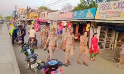 सरोजनी नगर पुलिस ने किया फ्लैग मार्च