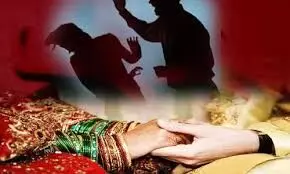 दहेज के लिए हत्या के नामजद आरोपी पति व सास गिरफ्तार दहेज के लिए हत्या के नामजद आरोपी पति व सास गिरफ्तार