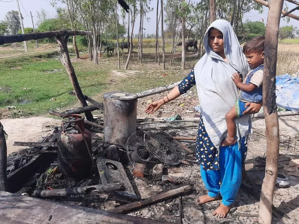 किसान के घर लगी आग, गृहस्थी का सामान जलकर राख