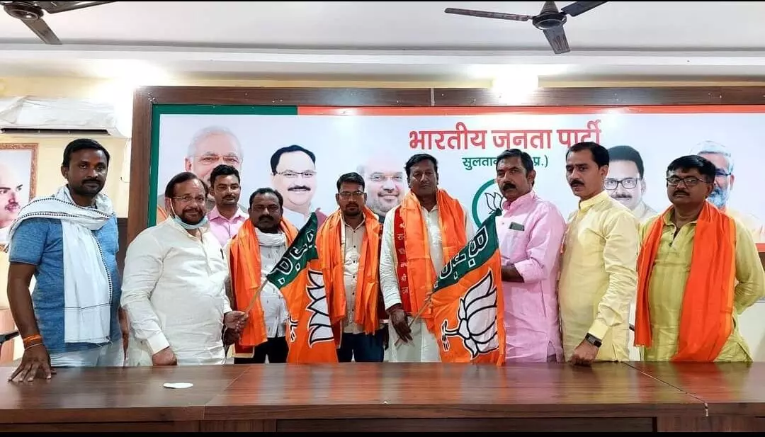 समाजवादी पार्टी के जिला सचिव सुनील गुप्ता सहित तीन लोगों ने ली भाजपा की सदस्यता