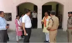 लखनऊ उन्नाव संयुक्त एमएलसी पद के लिए हो रहे चुनाव में सरोजनी नगर पोलिंग में हुआ 100% मतदान