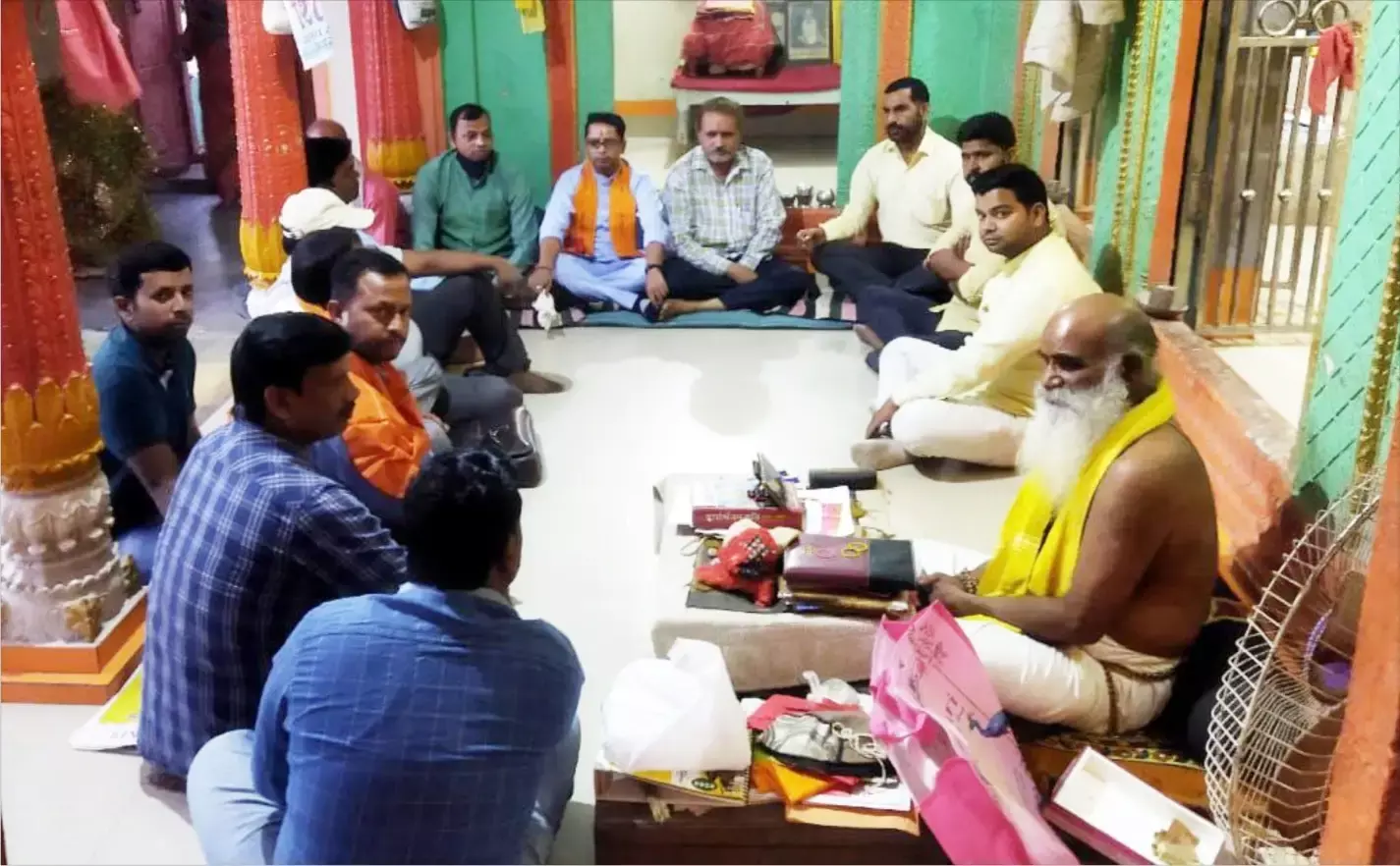 रामजानकी मठ गूलर घाट में हुई अन्तरराष्ट्रीय हिन्दू परिषद की बैठक