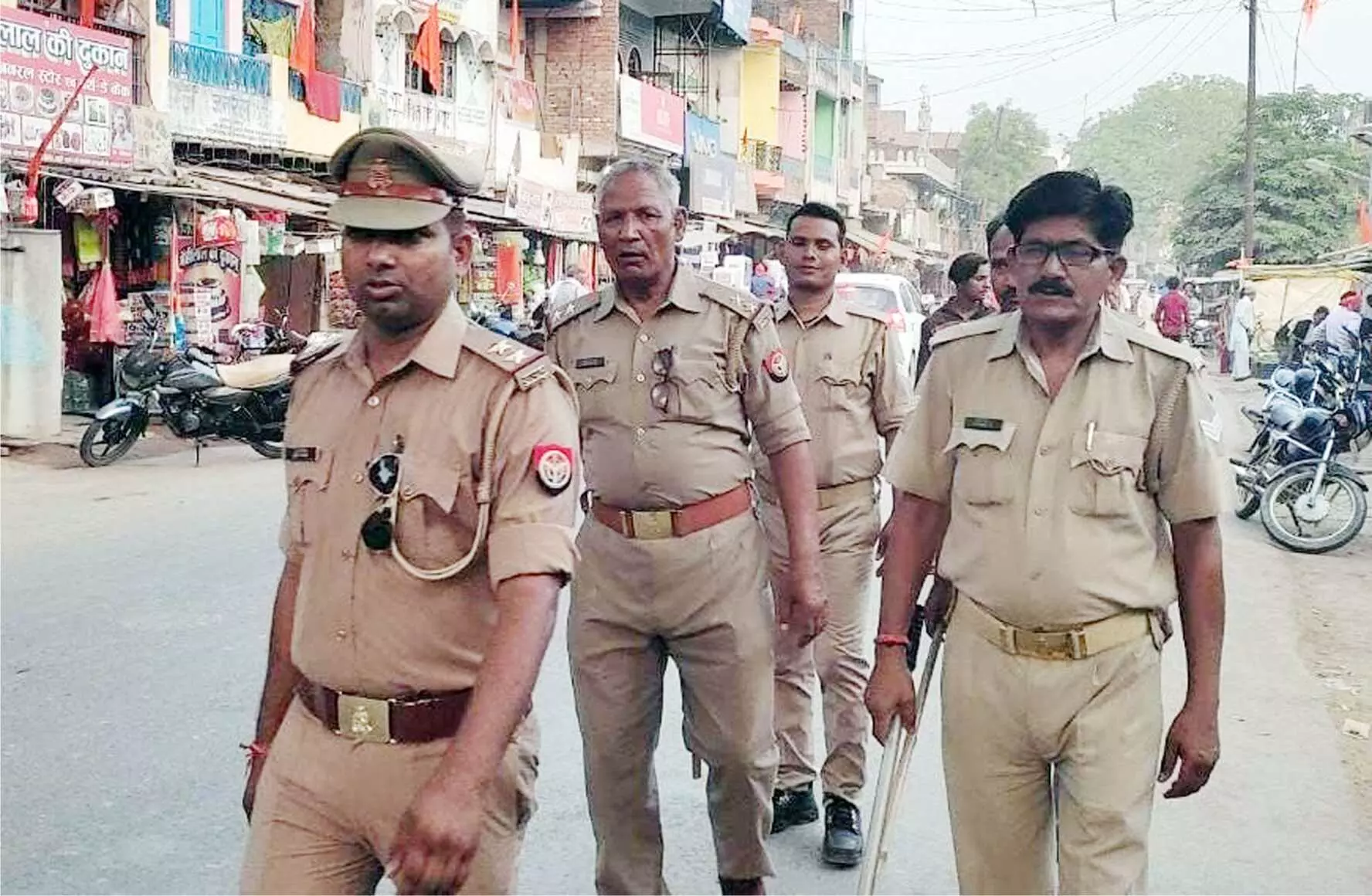 चौकी प्रभारी ने कस्बे का किया निरीक्षण