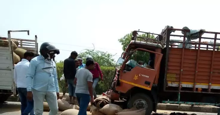 तेज रफ्तार डीसीएम पिकप डाले में पीछे से घुसी,चालक व गल्ला व्यापारी की दर्दनाक मौत