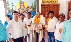 पूर्व माध्यमिक शिक्षक संघ ने अवकाश प्राप्त शिक्षक का किया सम्मान पूर्व माध्यमिक शिक्षक संघ ने अवकाश प्राप्त शिक्षक का किया सम्मान