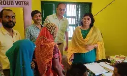 निशुल्क जांच और दवाई वितरण शिविर संपन्न