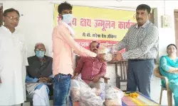 गोद लिये टीबी मरीजों को दिया गया पोषण किट