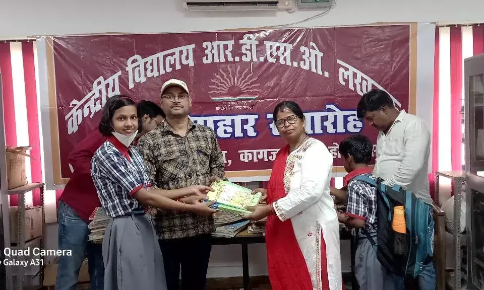 केन्द्रीय विद्यालय आर डी एस ओ में पृथ्वी दिवस  पर पुस्तकोपहार  समारोह  रखे पर्यावरण  का ध्यान , कागज का न हो नुकसान  आयोजित किया गया