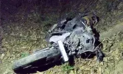 अनियंत्रित बाइक गड्ढे में गिरी, एक की हुई मौत, दूसरा घायल