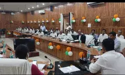 लम्बित वादों में प्रभावी पैरवी कर अधिक से अधिक अभियुक्तों को सजा दिलायी जाय: डीएम लम्बित वादों में प्रभावी पैरवी कर अधिक से अधिक अभियुक्तों को सजा दिलायी जाय: डीएम