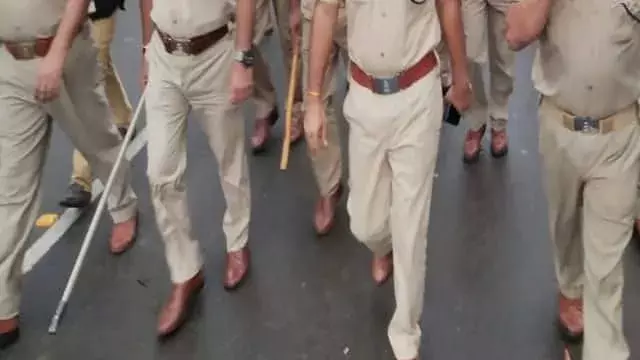 पुलिस होती है परेशान तो आता है ,,मजा,,