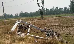 दो माह से गिरा पड़ा ट्रांसफार्मर, बेखबर जिम्मेदार