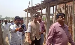 डीयम व सीडीओ ने धनपतगंज के ग्राम सरैया मे किया औचक निरीक्षण