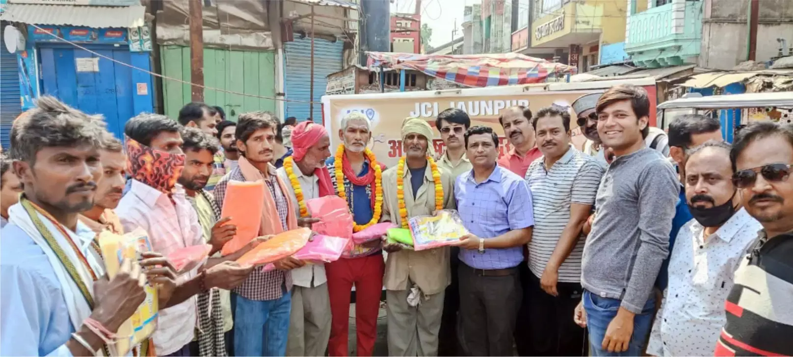 जेसीआई जौनपुर ने मनाया अन्तर्राष्ट्रीय मजदूर दिवस जेसीआई जौनपुर ने मनाया अन्तर्राष्ट्रीय मजदूर दिवस