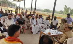 त्योहारों के मद्देनजर थानाध्यक्ष ने की पीस कमेटी की बैठक