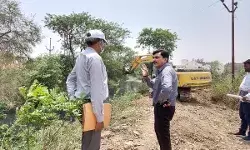 जिलाधिकारी ने कटहर नाले का किया निरीक्षण