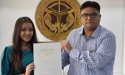 निष्ठा शर्मा को डीएम ने किया सम्मानित