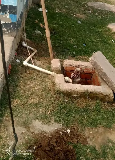 सामुदायिक शौचालय में लगा समरसेबुल पंप खोल ले गये चोर