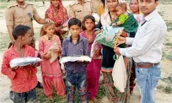 नेकी घर चैरिटेबल ट्रस्ट ने असहायों को दिया वस्त्र नेकी घर चैरिटेबल ट्रस्ट ने असहायों को दिया वस्त्र