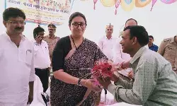 जनसमस्याओं का प्राथमिकता से निस्तारण करें अधिकारी : स्मृति ईरानी जनसमस्याओं का प्राथमिकता से निस्तारण करें अधिकारी : स्मृति ईरानी