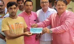 अग्निकांड प्रभावित किसानों को राहत चेक वितरित