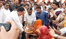 24 करोड जनता के साथ......    अपने और जनता के बीच की दूरी को खत्म करेंगे