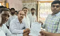 तहसील सरोजनी नगर बार एसोसिएशन ने एसडीम को सौंपा ज्ञापन