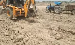 सौंदर्यीकरण के नाम पर बवना झील से 6 लाख की मिट्टी बेच डाली सौंदर्यीकरण के नाम पर बवना झील से 6 लाख की मिट्टी बेच डाली