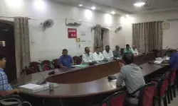 राजस्व वसूली में तेजी लाएं अफसर - डीएम