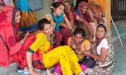 ट्रक की टक्कर से बाइक सवार युवक की मौत,मां-बहन की हालत गम्भीर ----