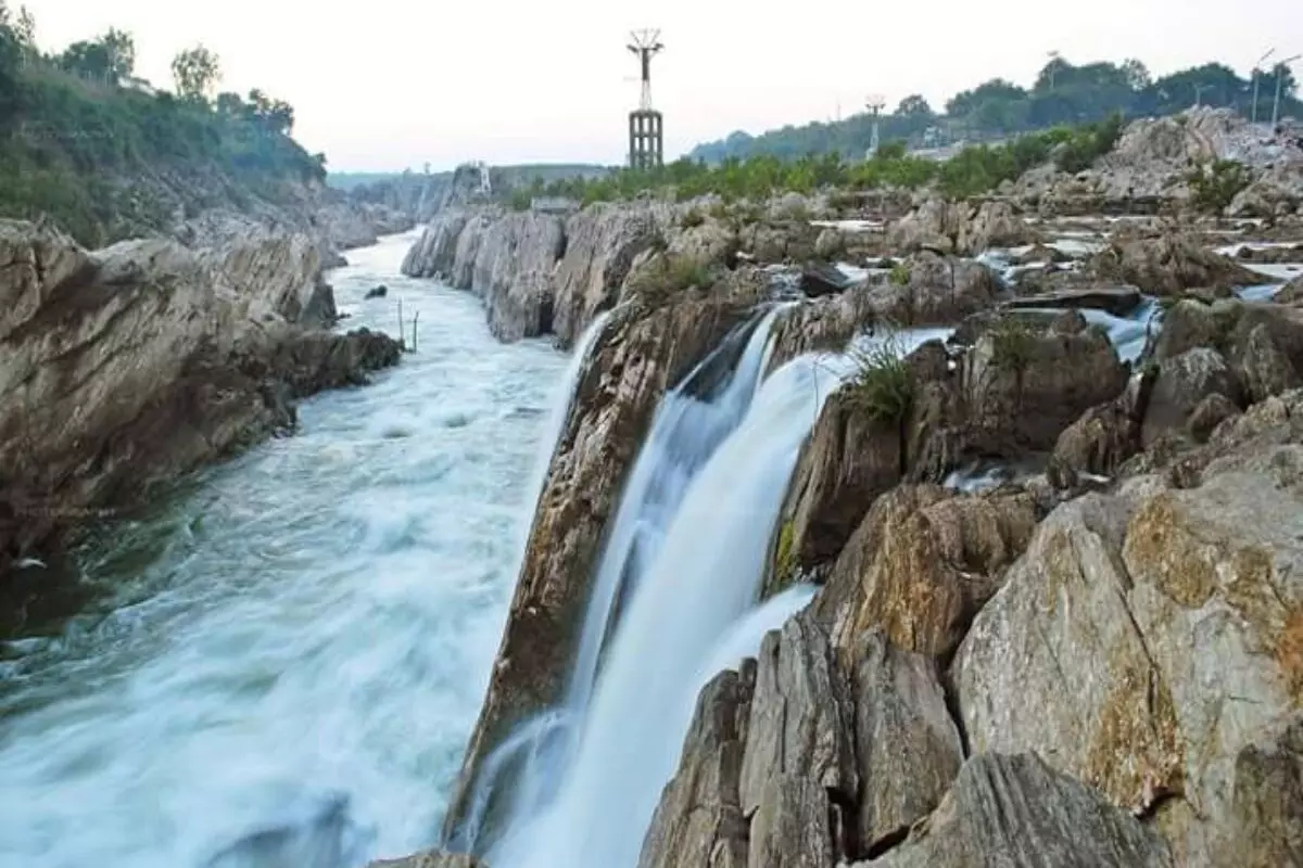 भारतीय संस्कृति के दो विपरीत ध्रुव आर्य से अनार्यों को जोड़ने वाली महत्वपूर्ण कड़ी -नर्मदा और सीता