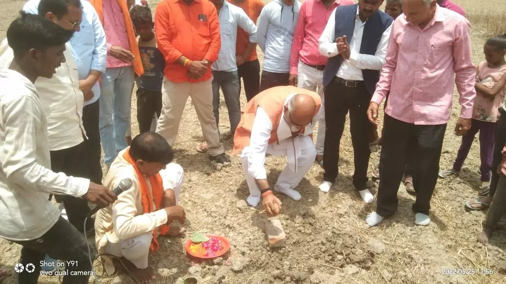 जबरौली में अमृत सरोवर के निर्माण कार्य का यूपीसीएलडीएफ चेयरमैन ने किया शुभारंभ