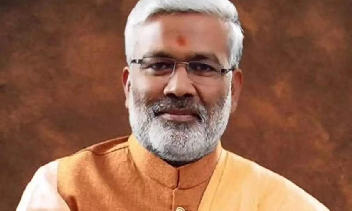 माननीय प्रधानमंत्री श्री नरेन्द्र मोदी जी के नेतृत्व में 21वीं सदी के नए भारत का निर्माण हो रहा है माननीय प्रधानमंत्री श्री नरेन्द्र मोदी जी के नेतृत्व में 21वीं सदी के नए भारत का निर्माण हो रहा है