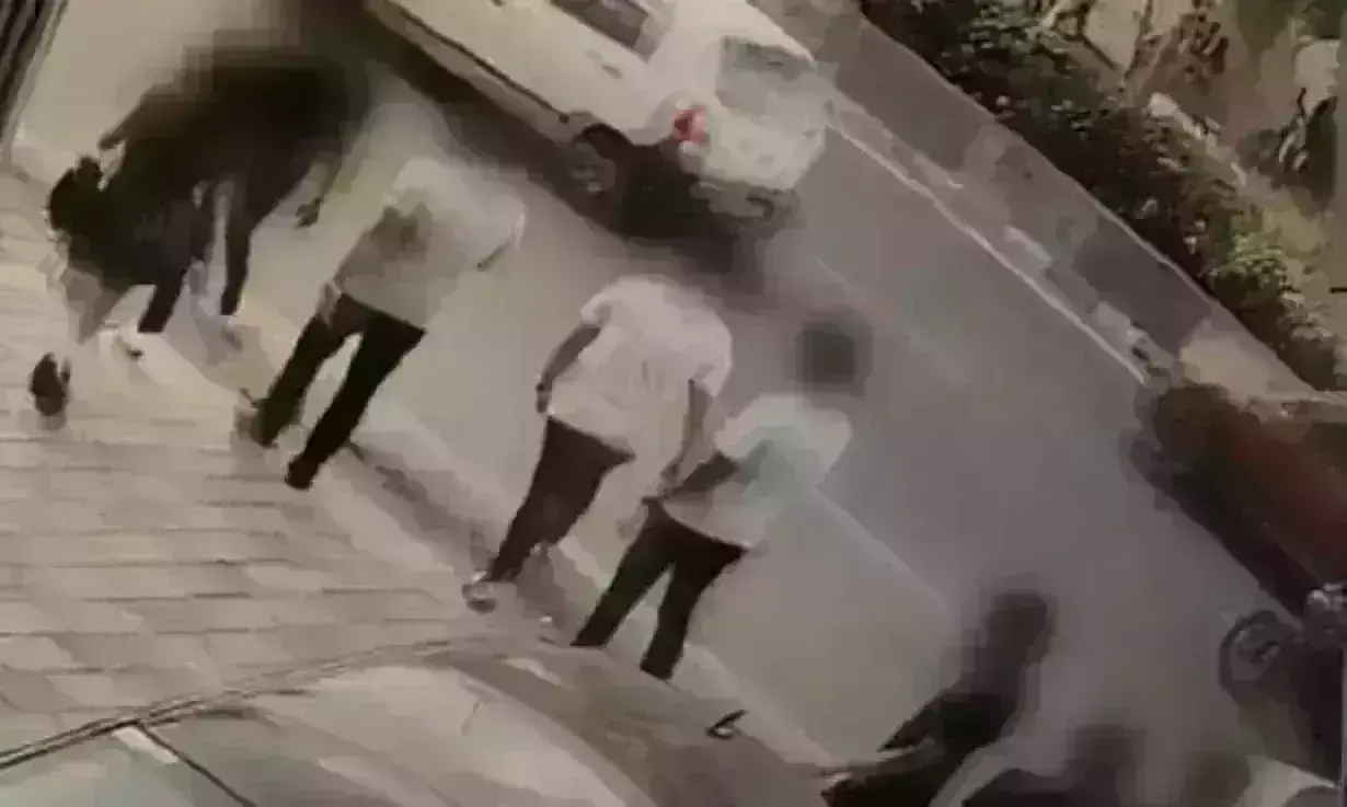 पार्टी से घर लौट रही लड़की के साथ लोगों ने किया गैंगरेप पार्टी से घर लौट रही लड़की के साथ लोगों ने किया गैंगरेप