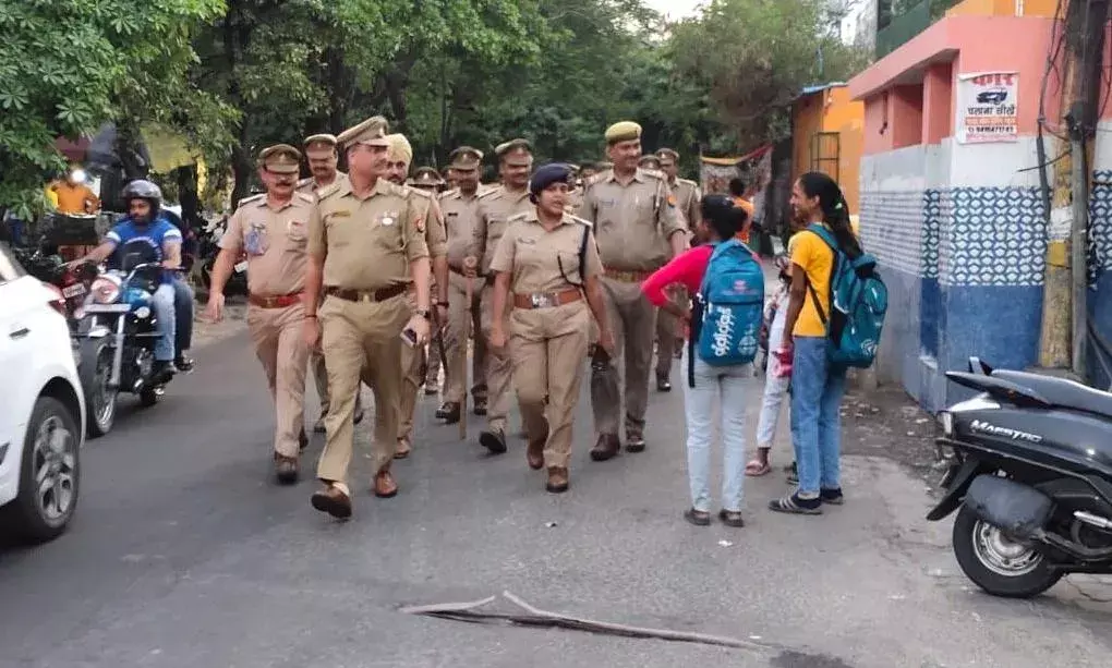 рдЧреЛрдорддреА рдирдЧрд░ рдореЗрдВ рд╕реАрдУ рд╢реНрд╡реЗрддрд╛ рд╢реНрд░реАрд╡рд╛рд╕реНрддрд╡ рдХреЗ рд╕рд╛рде рд▓рдбрд╝рдХрд┐рдпреЛрдВ рдиреЗ рдХрд╣рд╛ рдЕрдм рдбрд░ рдирд╣реАрдВ рд▓рдЧрддрд╛ рдкреБрд▓рд┐рд╕ рд╕реЗ рдЧреЛрдорддреА рдирдЧрд░ рдореЗрдВ рд╕реАрдУ рд╢реНрд╡реЗрддрд╛ рд╢реНрд░реАрд╡рд╛рд╕реНрддрд╡ рдХреЗ рд╕рд╛рде рд▓рдбрд╝рдХрд┐рдпреЛрдВ рдиреЗ рдХрд╣рд╛ рдЕрдм рдбрд░ рдирд╣реАрдВ рд▓рдЧрддрд╛ рдкреБрд▓рд┐рд╕ рд╕реЗ