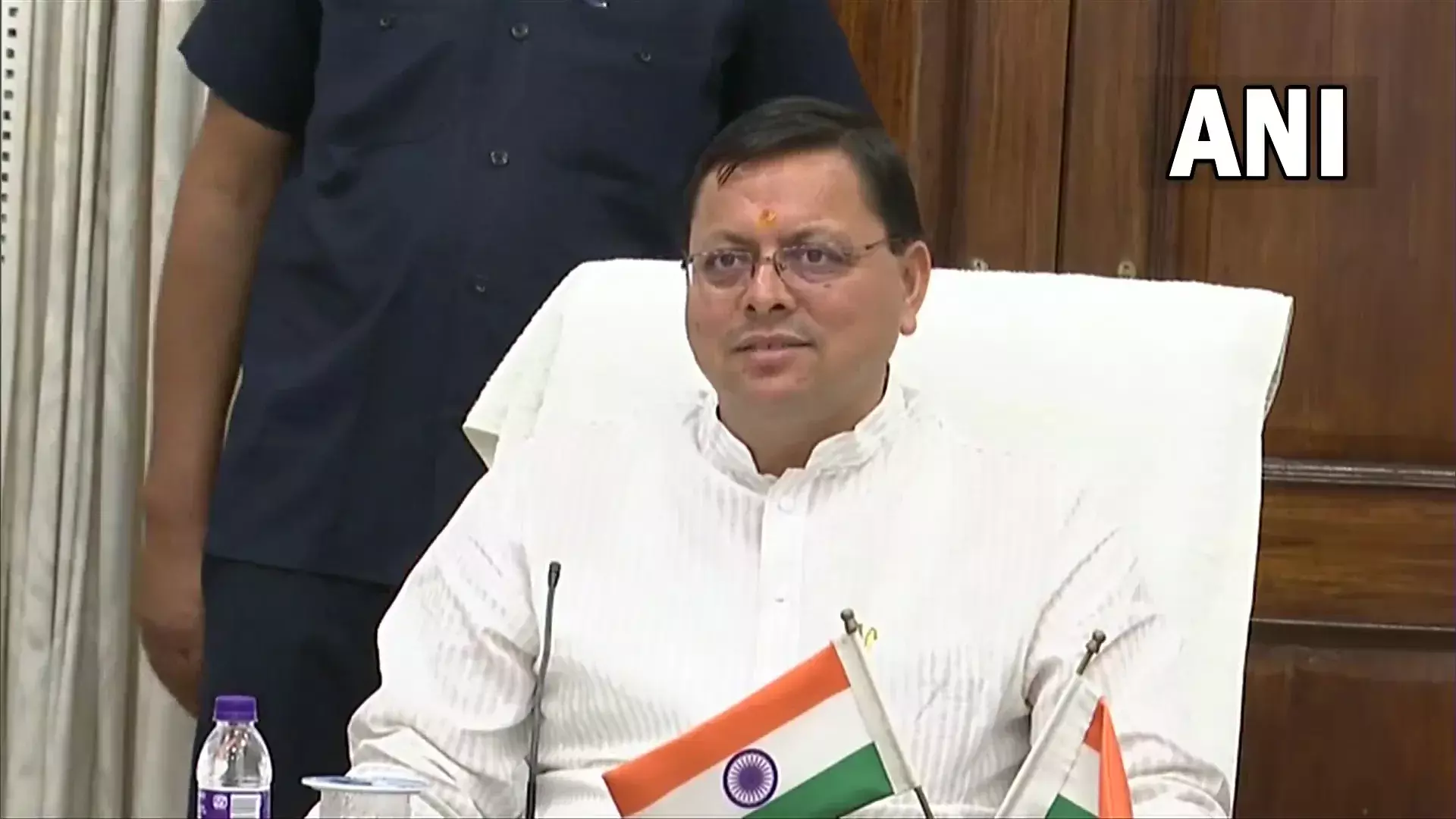 ब्रेकिंग न्यूज़ -  डमटा के पास खाई में गिरी बस में 25  लोगो की मौत की पुष्टि