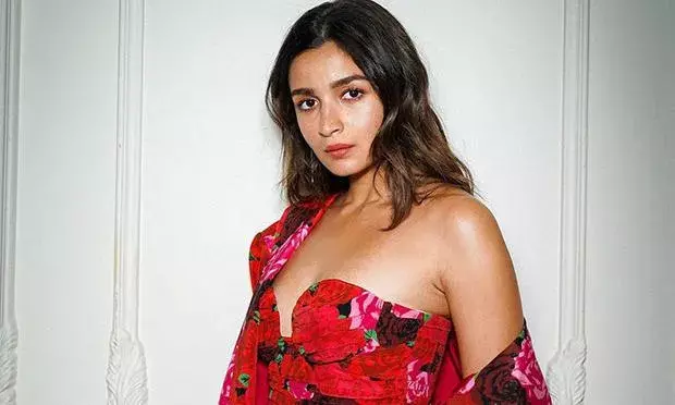 ब्रह्मास्त्र के ट्रेलर रिलीज में आलिया के ड्रेस का छाया जलवा