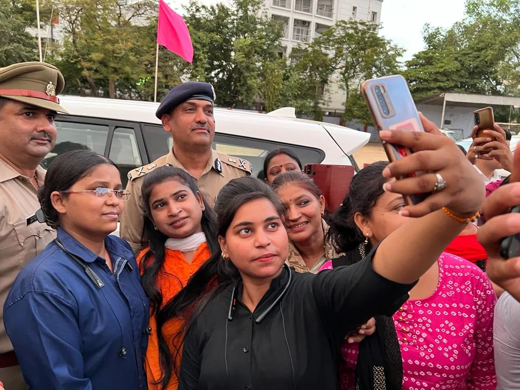 सुरक्षा को स्मार्ट बनाएगें पुलिस युवा मित्र सुरक्षा को स्मार्ट बनाएगें पुलिस युवा मित्र