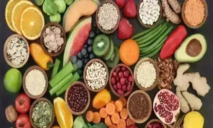 स्किन को खूबसूरत बनाने के लिए डाइट में शामिल करें  ये  फूड्स