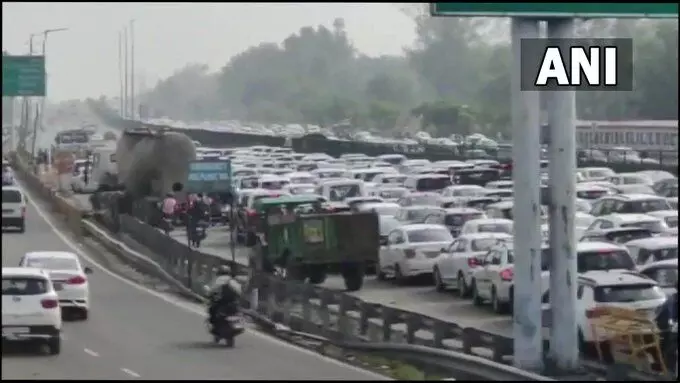 दिल्ली-गुरुग्राम एक्सप्रेसवे पर भारी जाम ,आम आदमी परेशान