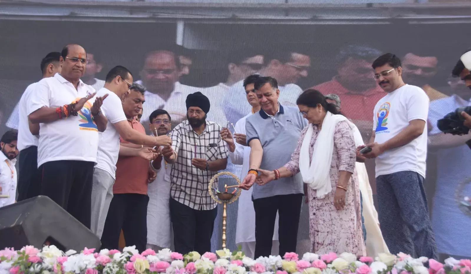 स्वस्थ रहकर ही परिवार, समाज व राष्ट्र का कल्याण संभव- सतीश महाना स्वस्थ रहकर ही परिवार, समाज व राष्ट्र का कल्याण संभव- सतीश महाना