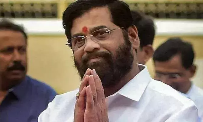महाराष्ट्र की महाअघाड़ी  सरकार को एकनाथ शिंदे का जोर का झटका महाराष्ट्र की महाअघाड़ी  सरकार को एकनाथ शिंदे का जोर का झटका