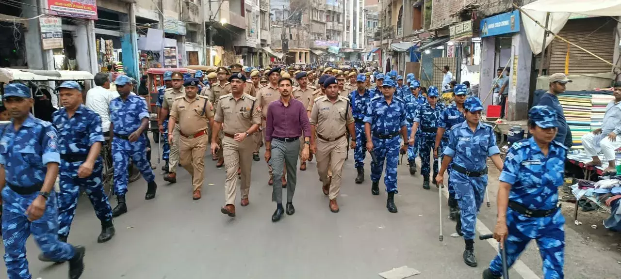 पुलिस आयुक्त व डीएम ने किया फ्लैग मार्च