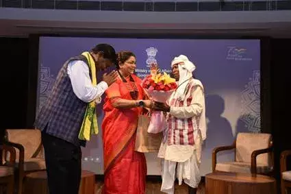 जनजातीय कार्य मंत्रालय ने अनुसूचित जनजाति के सांसदों और पद्म पुरस्कार प्राप्त करने वाले जनजातीय समुदाय के लोगों को सम्मानित किया