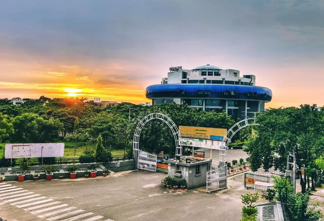 बाबासाहेब भीमराव अंबेडकर यूनिवर्सिटी में लगेगा हेल्थ कैम्प, फ्री में लगेगी शिक्षकों कर्मचारियों को कोरोना वैक्सीन