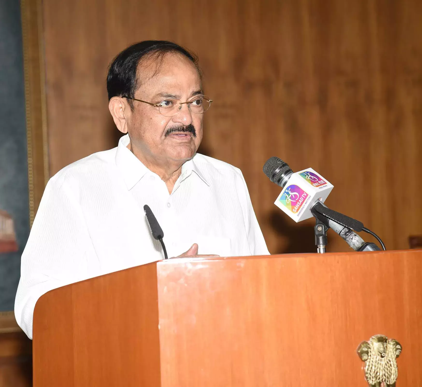 Review of the status of several projects in Andhra Pradesh by the vice president