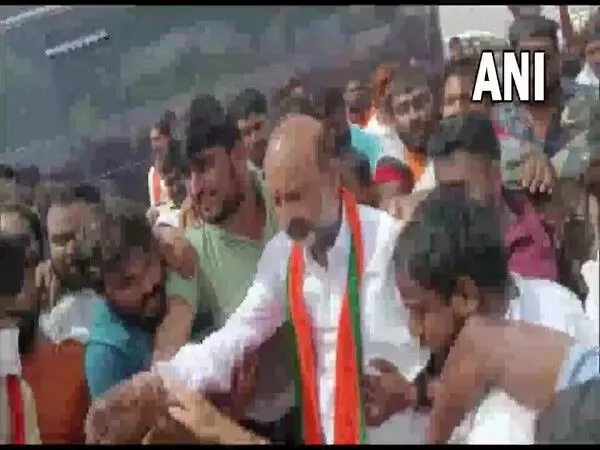 Police detain Bandi Sanjay Kumar, the head of the Telangana BJP Police detain Bandi Sanjay Kumar, the head of the Telangana BJP