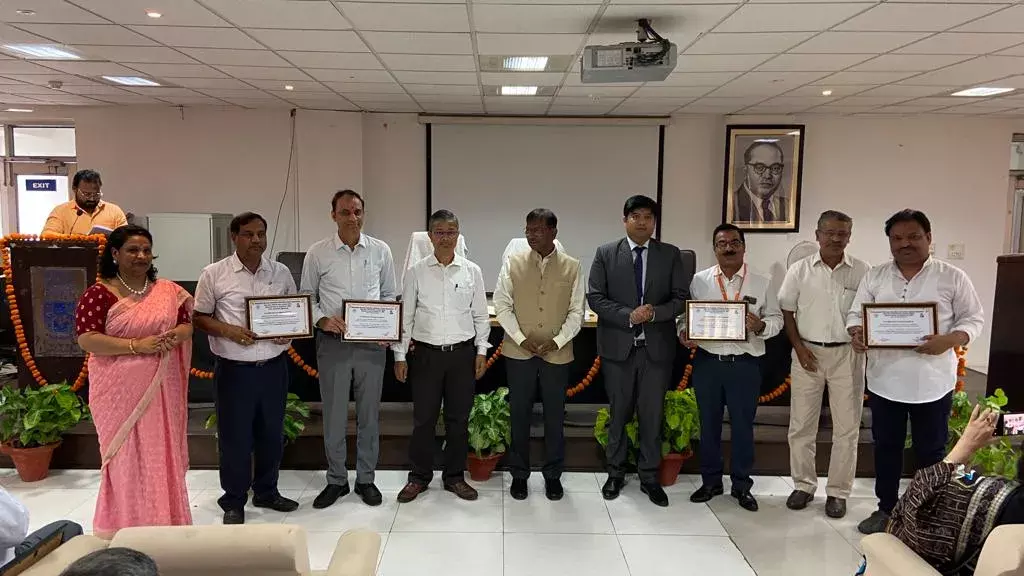 рдмрдЪрдкрди рдХреНрд░рд┐рдПрд╢рдВрд╕ рдиреЗ рдЕрдВрдмреЗрдбрдХрд░ рд╡рд┐рд╢реНрд╡рд╡рд┐рджреНрдпрд╛рд▓рдп рдХреЗ рд╕рд╛рдЗрдХрд┐рд▓ рдмреИрдВрдХ рдХреА рд╕реНрдерд╛рдкрдирд╛ рдореЗрдВ рджрд╛рди рдХреА рджреЛ рд╕рд╛рдЗрдХрд┐рд▓ рдмрдЪрдкрди рдХреНрд░рд┐рдПрд╢рдВрд╕ рдиреЗ рдЕрдВрдмреЗрдбрдХрд░ рд╡рд┐рд╢реНрд╡рд╡рд┐рджреНрдпрд╛рд▓рдп рдХреЗ рд╕рд╛рдЗрдХрд┐рд▓ рдмреИрдВрдХ рдХреА рд╕реНрдерд╛рдкрдирд╛ рдореЗрдВ рджрд╛рди рдХреА рджреЛ рд╕рд╛рдЗрдХрд┐рд▓